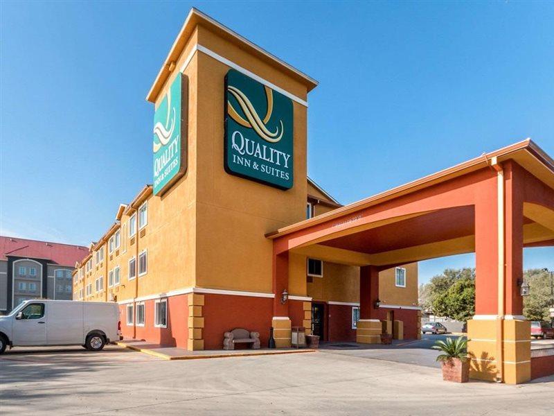 Quality Inn & Suites Seaworld North San Antonio Exterior photo