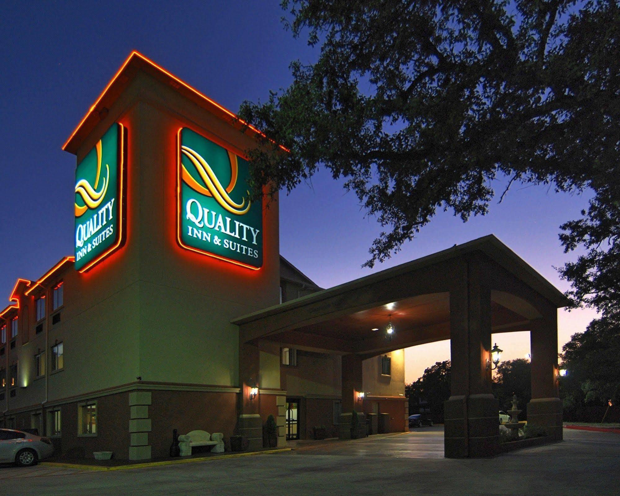 Quality Inn & Suites Seaworld North San Antonio Exterior photo